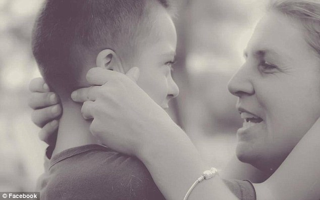 Cảnh sát trèo lên gác mái và nhìn thấy một cảnh tượng kinh hoàng, bí mật của bà mẹ độc ác bị phơi bày - Ảnh 6. Cảnh sát trèo lên gác mái và nhìn thấy một cảnh tượng kinh hoàng, bí mật của bà mẹ độc ác bị phơi bày - Ảnh 6.