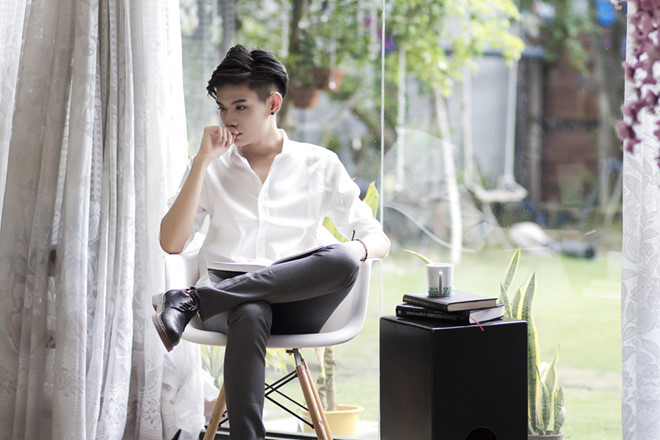 Lộ ảnh Đào Bá Lộc hẹn hò với bạn trai cũ tại Singapore - Ảnh 1.