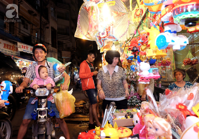 Muốn ngắm trẻ xinh gái đẹp, ra phố đèn lồng nổi tiếng nhất Sài Gòn là có đủ chứ đi đâu cho xa! - Ảnh 20.