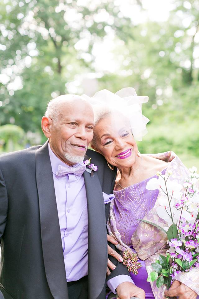 Nhan sắc xinh đẹp rạng rỡ của cô dâu 86 tuổi trong chiếc váy cưới tự thiết kế làm dân tình “phát hờn” - Ảnh 8.