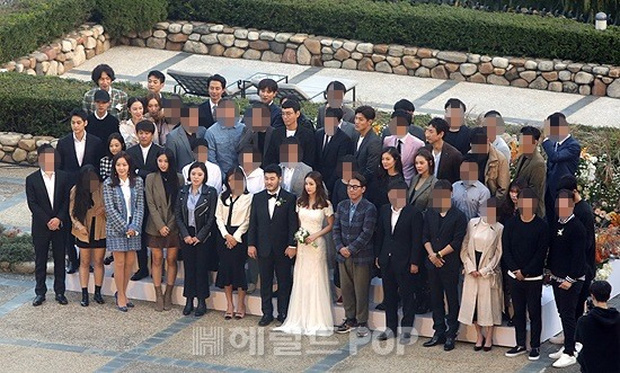 Song Joong Ki được minh oan sau khi nhận gạch đá vì không đến đám cưới bạn thân - Ảnh 1.