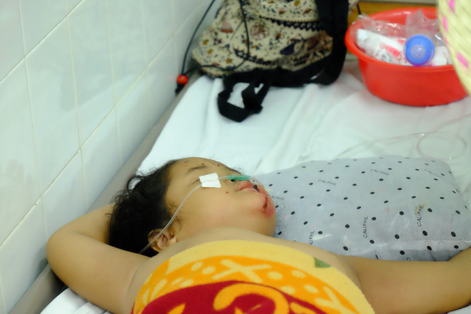 Vụ tai nạn kinh hoàng ở Tây Ninh: Con gái bị xuất huyết não, mẹ chỉ biết khóc nguyện cầu cho con - Ảnh 9.