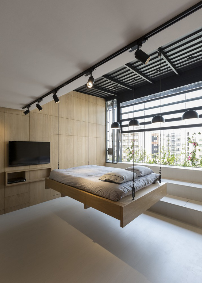 Căn hộ 45m² cực ấn tượng với giường treo và hệ tủ âm tường biến hóa khôn lường - Ảnh 3.