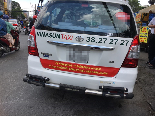 Vụ taxi Vinasun để khẩu hiệu “chống” Grab, Uber: Lãnh đạo nói nhân viên tự phát, tài xế lên tiếng tố ngược - Ảnh 7.