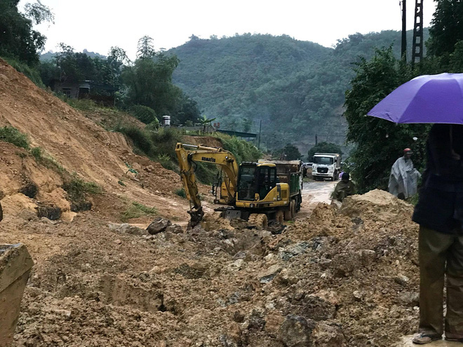 Rốn lũ Đà Bắc (Hòa Bình): 10 người chết và mất tích, 16 xã chưa có thông tin, 3 đập có nguy cơ vỡ - Ảnh 2.