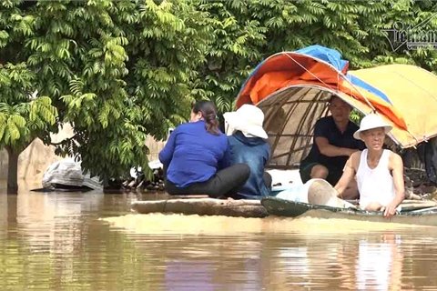 Hà Nội: Vỡ đê Chương Mỹ, ngàn dân vật lộn giữa dòng lũ - Ảnh 2.