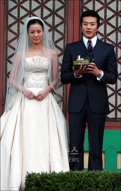 Tin buồn cho fan: Song Hye Kyo và Song Joong Ki sẽ không làm họp báo trước lễ cưới? - Ảnh 2.