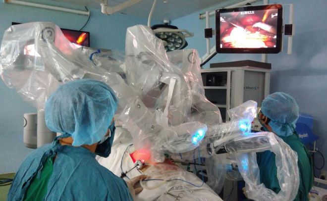 Bệnh viện Chợ Rẫy đưa robot phẫu thuật hiện đại nhất hiện nay vào sử dụng - Ảnh 3.