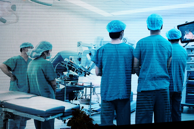 Bệnh viện Chợ Rẫy đưa robot phẫu thuật hiện đại nhất hiện nay vào sử dụng - Ảnh 5.