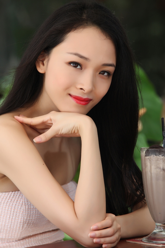 Chi Pu, Phạm Hương, HH Phương Nga cùng 15 nhan sắc Vbiz được báo Trung bầu chọn sở hữu vẻ đẹp điển hình - Ảnh 2. Chi Pu, Phạm Hương, HH Phương Nga cùng 15 nhan sắc Vbiz được báo Trung bầu chọn sở hữu vẻ đẹp điển hình - Ảnh 2.