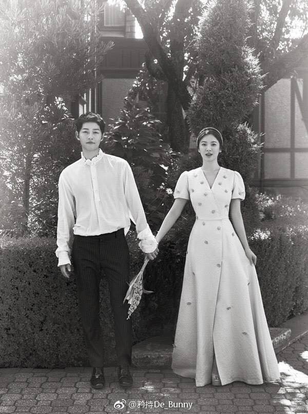 Hé lộ ảnh cưới chính thức của Song Joong Ki và Song Hye Kyo chụp tại Mỹ - Ảnh 1.