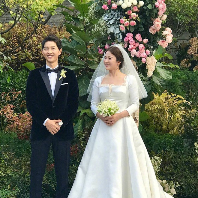 Váy cưới của Song Hye Kyo không được thiết kế riêng mà được nâng cấp từ mẫu váy đã có sẵn - Ảnh 5.
