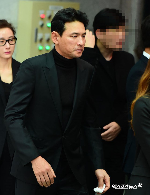 Đám tang đẫm nước mắt của Kim Joo Hyuk: Vợ chưa cưới gục ngã đau đớn, dàn sao khóc lặng tiễn đưa - Ảnh 14.
