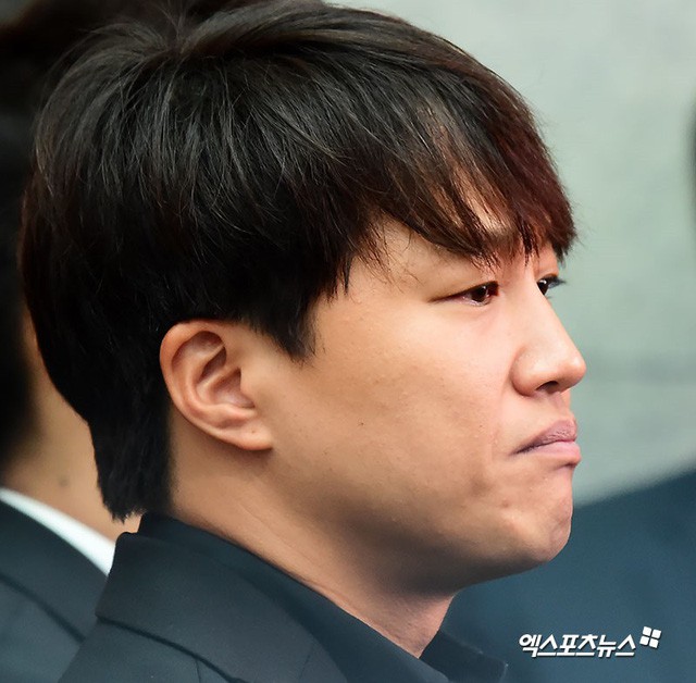 Đám tang đẫm nước mắt của Kim Joo Hyuk: Vợ chưa cưới gục ngã đau đớn, dàn sao khóc lặng tiễn đưa - Ảnh 12.