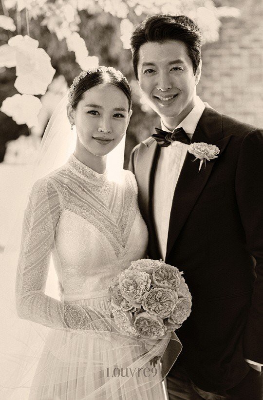 Jo Yoon Hee lần đầu công khai hình ảnh bụng bầu xinh đẹp bên chồng Lee Dong Gun - Ảnh 2.