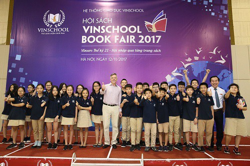 Vinschool Book Fair 2017 đón nhà văn dành cho tuổi teen nổi tiếng thế giới - Ảnh 2.