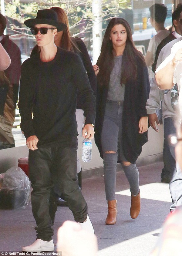 Justin Bieber và Selena Gomez đang tính chuyện mua nhà, chuyển về sống chung - Ảnh 1.