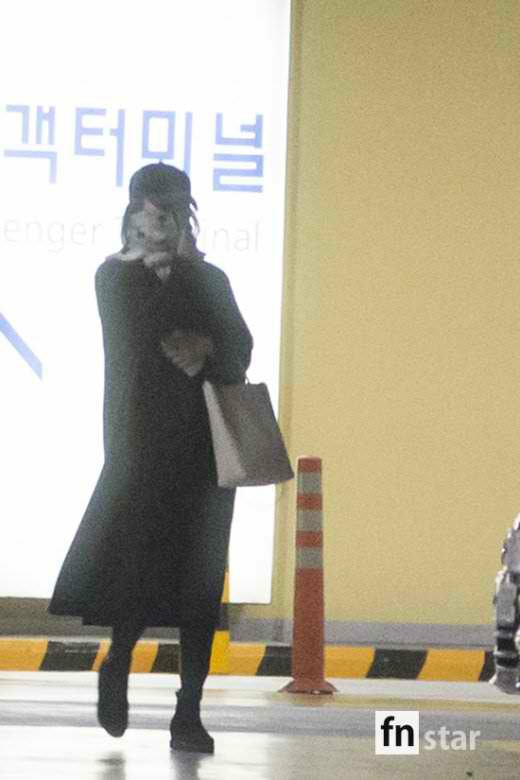 Hé lộ hình ảnh vợ chồng Song - Song trở về Hàn sau tuần trăng mật tại Châu Âu - Ảnh 3.