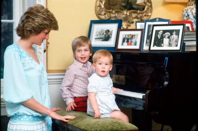 Có lần Hoàng tử Harry bệnh nặng phải nhập viện, hành động của Công nương Diana đã khiến nhiều người bất ngờ - Ảnh 3.