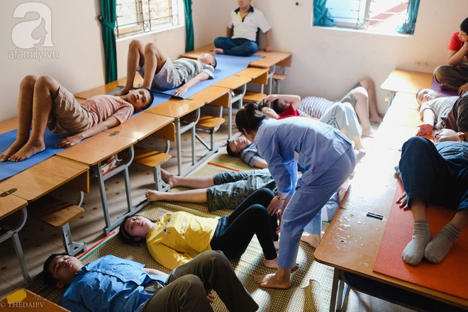 Ngày 20/11 ở ngôi trường không có bục giảng mang tên Hy Vọng, cô chỉ mong trò chúc vẹn tròn một câu - Ảnh 8. Ngày 20/11 ở ngôi trường không có bục giảng mang tên Hy Vọng, cô chỉ mong trò chúc vẹn tròn một câu - Ảnh 8.
