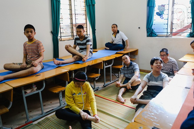 Ngày 20/11 ở ngôi trường không có bục giảng mang tên Hy Vọng, cô chỉ mong trò chúc vẹn tròn một câu - Ảnh 9. Ngày 20/11 ở ngôi trường không có bục giảng mang tên Hy Vọng, cô chỉ mong trò chúc vẹn tròn một câu - Ảnh 9.