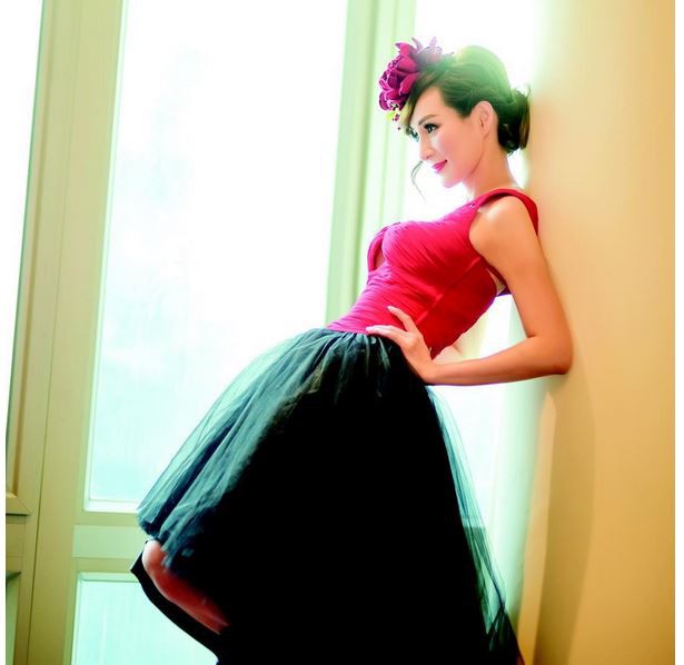Cựu hoa hậu ATV La Lâm: 53 tuổi vẫn vẹn nguyên một nhan sắc mỹ miều - Ảnh 4.
