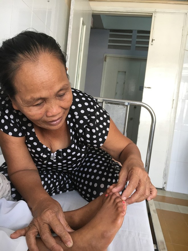 Quà giáng sinh đến sớm với cậu bé không thể đến trường vì “đôi bàn tay ếch” kỳ dị - Ảnh 5. Quà giáng sinh đến sớm với cậu bé không thể đến trường vì “đôi bàn tay ếch” kỳ dị - Ảnh 5.