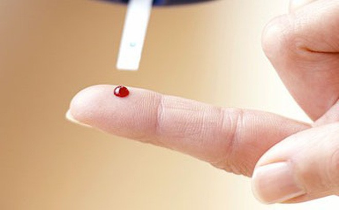 Chích máu đầu ngón tay điều trị đột quỵ chỉ là trò lừa bịp - Ảnh 1.