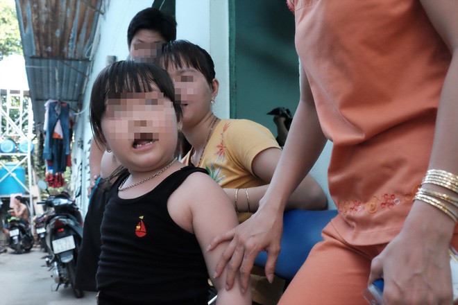 Phụ huynh trẻ bị bảo mẫu bạo hành dã man ở Sài Gòn: “Nhiều lần tôi đề nghị xem camera nhưng cô đều từ chối - Ảnh 8.