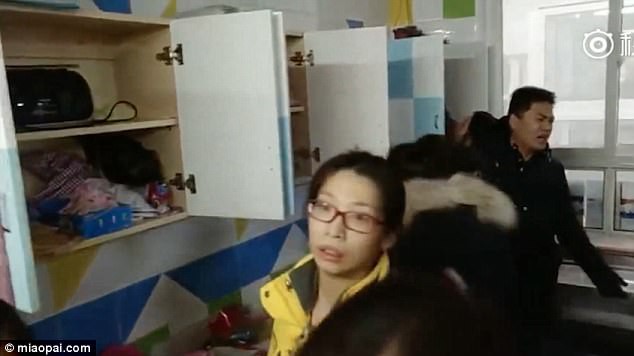 Trung Quốc: Rúng động vụ trẻ em mầm non bị ép uống thuốc lạ, ngược đãi và lạm dụng tình dục - Ảnh 7.