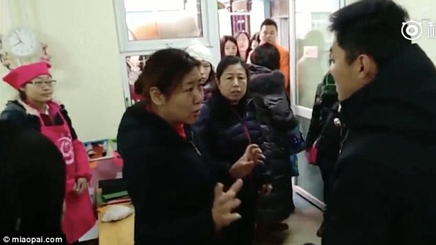 Trung Quốc: Rúng động vụ trẻ em mầm non bị ép uống thuốc lạ, ngược đãi và lạm dụng tình dục - Ảnh 9.