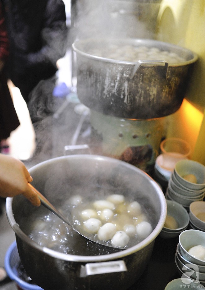 Bánh trôi tàu nhà bác Phạm Bằng mở lại: Đúng vị xưa và đã giảm ngọt hơn trước - Ảnh 10.