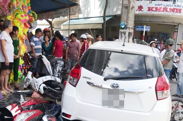 Nghi án người phụ nữ bị bắt cóc lên ô tô cướp tài sản khi đang đi cùng chồng ngay trung tâm Sài Gòn - Ảnh 1. Nghi án người phụ nữ bị bắt cóc lên ô tô cướp tài sản khi đang đi cùng chồng ngay trung tâm Sài Gòn - Ảnh 1.