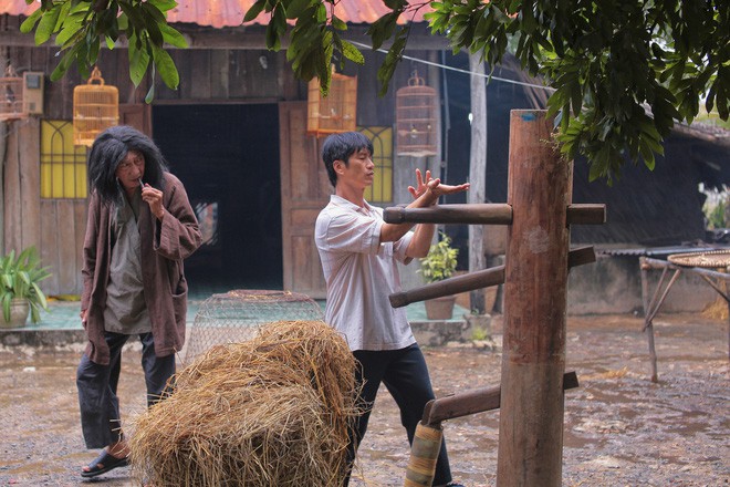 Kiều Minh Tuấn, Thu Trang, Dustin Nguyễn xuất hiện hài hước trong bộ phim độc lạ - Ảnh 4.