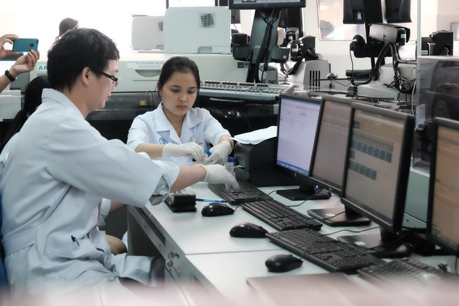 Bệnh viện công lập đầu tiên tại Việt Nam đạt chứng chỉ xét nghiệm đẳng cấp quốc tế - Ảnh 2.