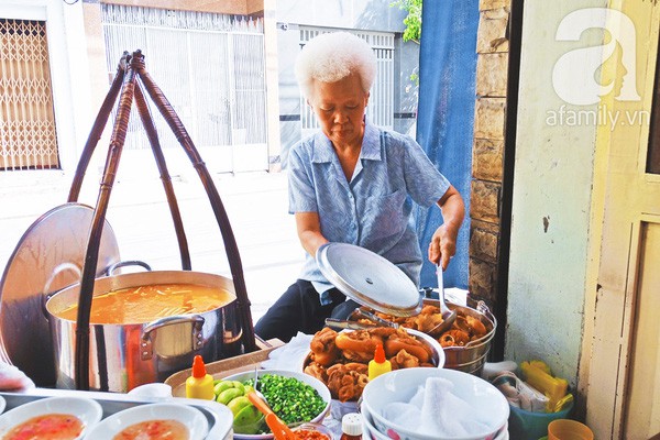 3 quán ăn Sài Gòn có tốc độ bán hàng nhanh như điện xẹt, nếu không canh giờ là hẹn quay lại lần sau - Ảnh 7.