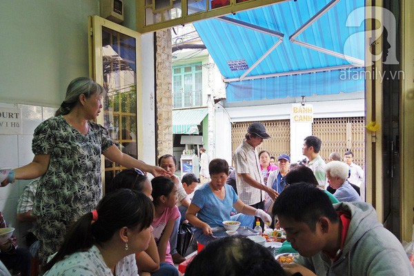 3 quán ăn Sài Gòn có tốc độ bán hàng nhanh như điện xẹt, nếu không canh giờ là hẹn quay lại lần sau - Ảnh 8.
