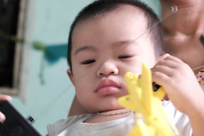 Mẹ bỏ rơi khi mới 10 ngày tuổi, bé trai bệnh ung thư máu được “người dưng” cưu mang suốt 2 năm trời - Ảnh 11. Mẹ bỏ rơi khi mới 10 ngày tuổi, bé trai bệnh ung thư máu được “người dưng” cưu mang suốt 2 năm trời - Ảnh 11.