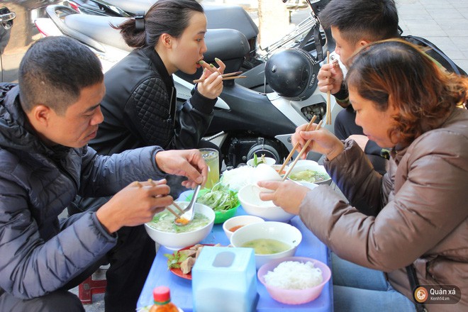 Bún ngan chặt Phùng Hưng: Mê mẩn món cổ nhừ nổi tiếng gần 20 năm ở Hà Nội - Ảnh 2.