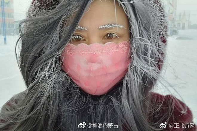 Mùa đông lạnh đóng băng cả quần ở Trung Quốc khiến nhiều người không thể tin nổi - Ảnh 1.