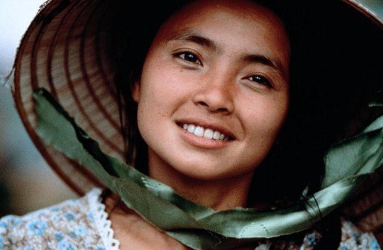 Người đẹp gốc Việt đầu tiên đóng bom tấn Hollywood qua đời ở tuổi 46 vì ung thư dạ dày - Ảnh 2.