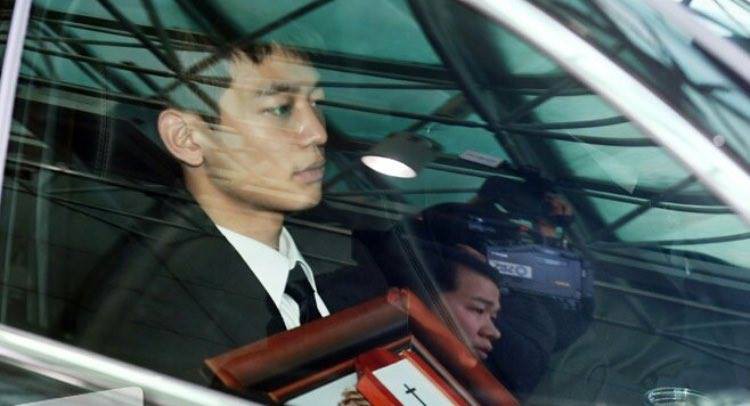 Những khoảnh khắc nh&oacute;i l&ograve;ng trong đ&aacute;m tang của Jonghyun (SHINee) - Ảnh 8.