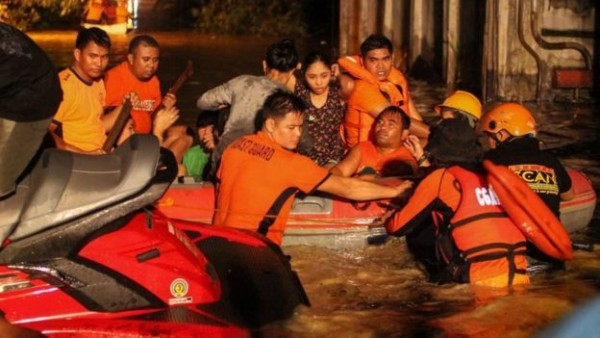 Sức tàn phá khủng khiếp của bão Tembi khiến hơn 100 người chết và chuẩn bị đổ bộ vào Việt Nam - Ảnh 1.