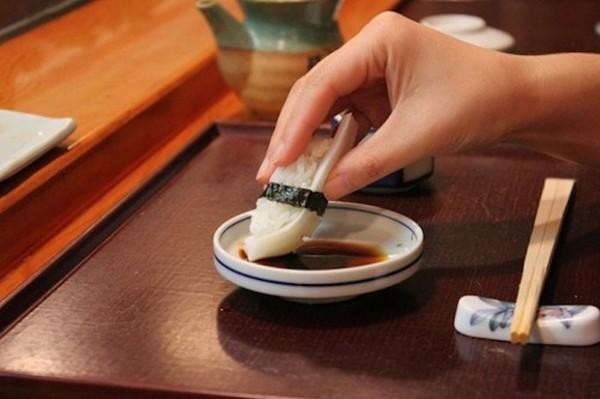 Ăn sushi bao nhiêu lần, bạn đã biết cách thưởng thức đúng chuẩn như người Nhật chưa? - Ảnh 3.