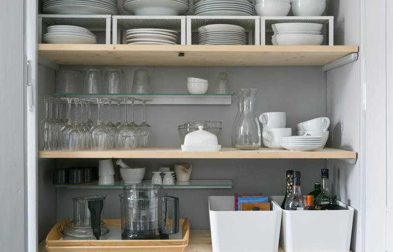10 cách lưu trữ cực thông minh trong không gian nhà bếp nhỏ hẹp - Ảnh 2.