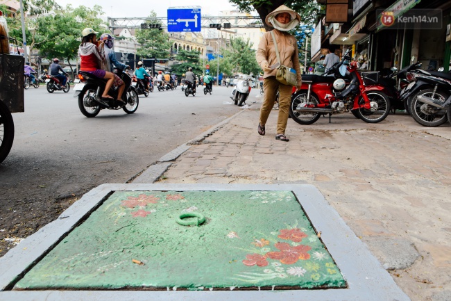 Nhìn những bức tranh trên nắp cống ở Sài Gòn đẹp như thế này, không ai nỡ xả rác nữa! - Ảnh 11.