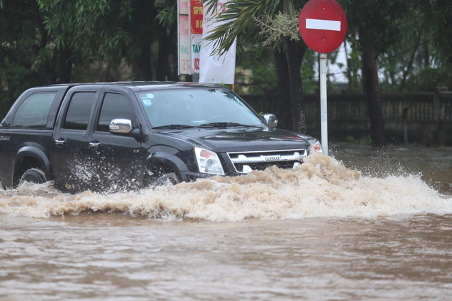 7 người thương vong ở Quảng Bình, 2 tàu chìm ở Quảng Ninh, Nghệ An - Hà Tĩnh tan hoang sau bão - Ảnh 30.