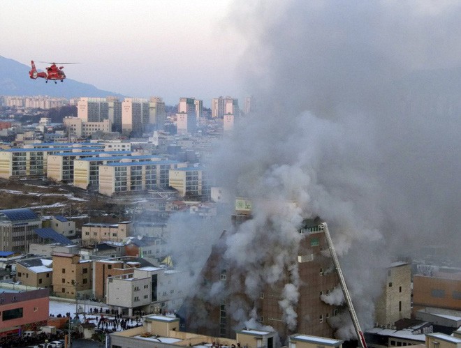 Nhà xe cháy rụi, khung cảnh tan hoang từ vụ cháy lớn nhất lịch sử Hàn Quốc làm 29 người thiệt mạng - Ảnh 11.