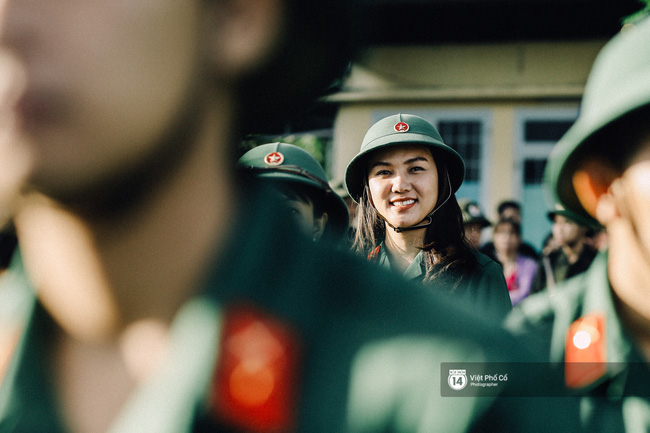 Nước mắt, nụ cười và những khoảnh khắc xúc động ngày tân binh ở Sài Gòn lên đường nhập ngũ - Ảnh 12.