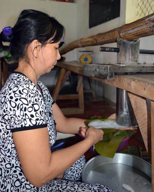 Ghé thăm lò bánh hỏi gia truyền “đệ nhất Tây Đô” - Ảnh 4. Ghé thăm lò bánh hỏi gia truyền “đệ nhất Tây Đô” - Ảnh 4.